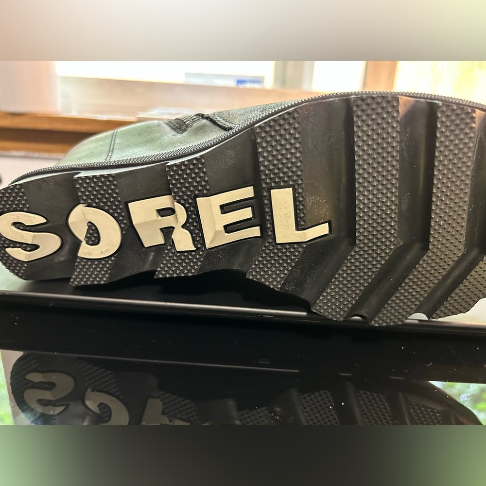 SOREL Joan of Artic wedge zip bootie.